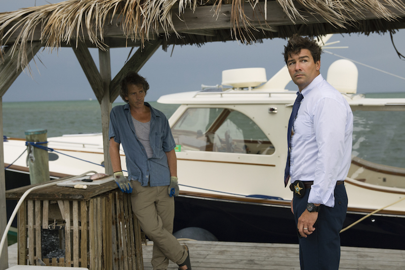 Bloodline. Ben Mendelsohn (Danny Rayburn) og Kyle Chandler (John Rayburn). Foto: Saeed Adyani, Netflix